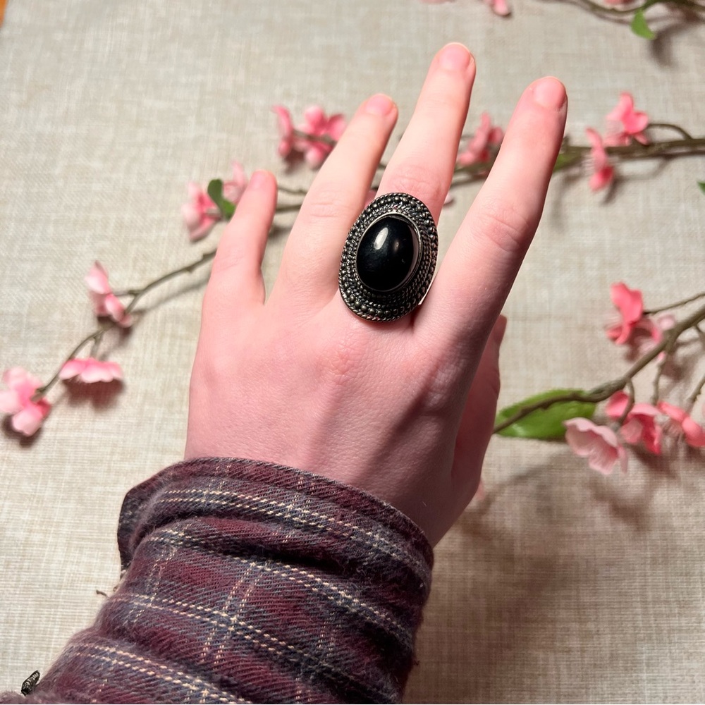Size 9.5 | Vintage Silver Ring with Large Black Onyx Stone - Gothic Victorian - Picture 3 of 6